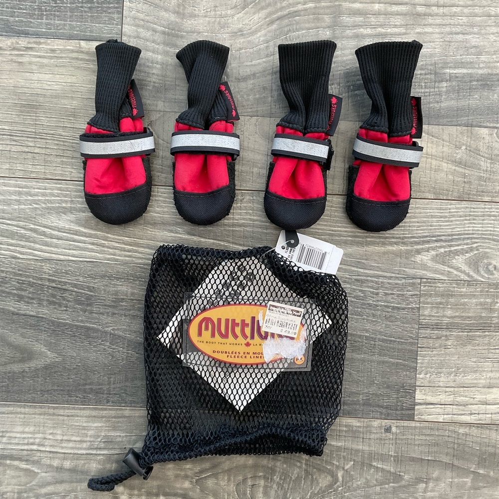 Muttluks Original Fleece-Lined Winter Dog Boots  
Reflective
XX-SMALL 
Red Black